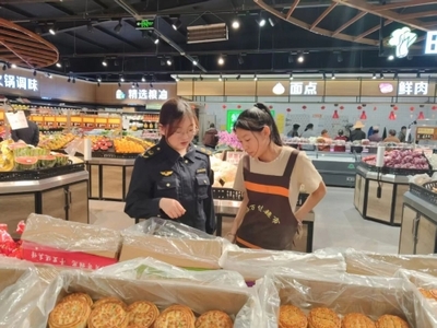 新寺鎮(zhèn)市場監(jiān)督管理所全力開展節(jié)前食品安全專項檢查 筑牢節(jié)日消費“安全防線”